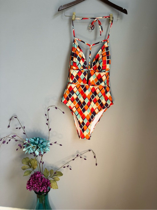 Cupshe Other - Cupshe Geometric Print Plunging Neckline One Piece